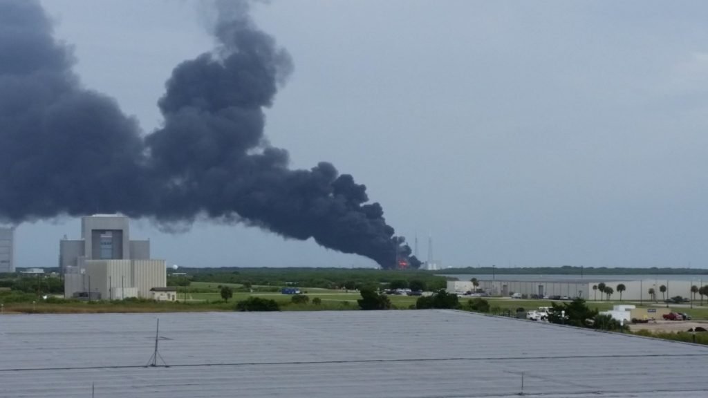 space-x-falcon-9-rocket-explosion-destroying-facebook-internet-org-satellite